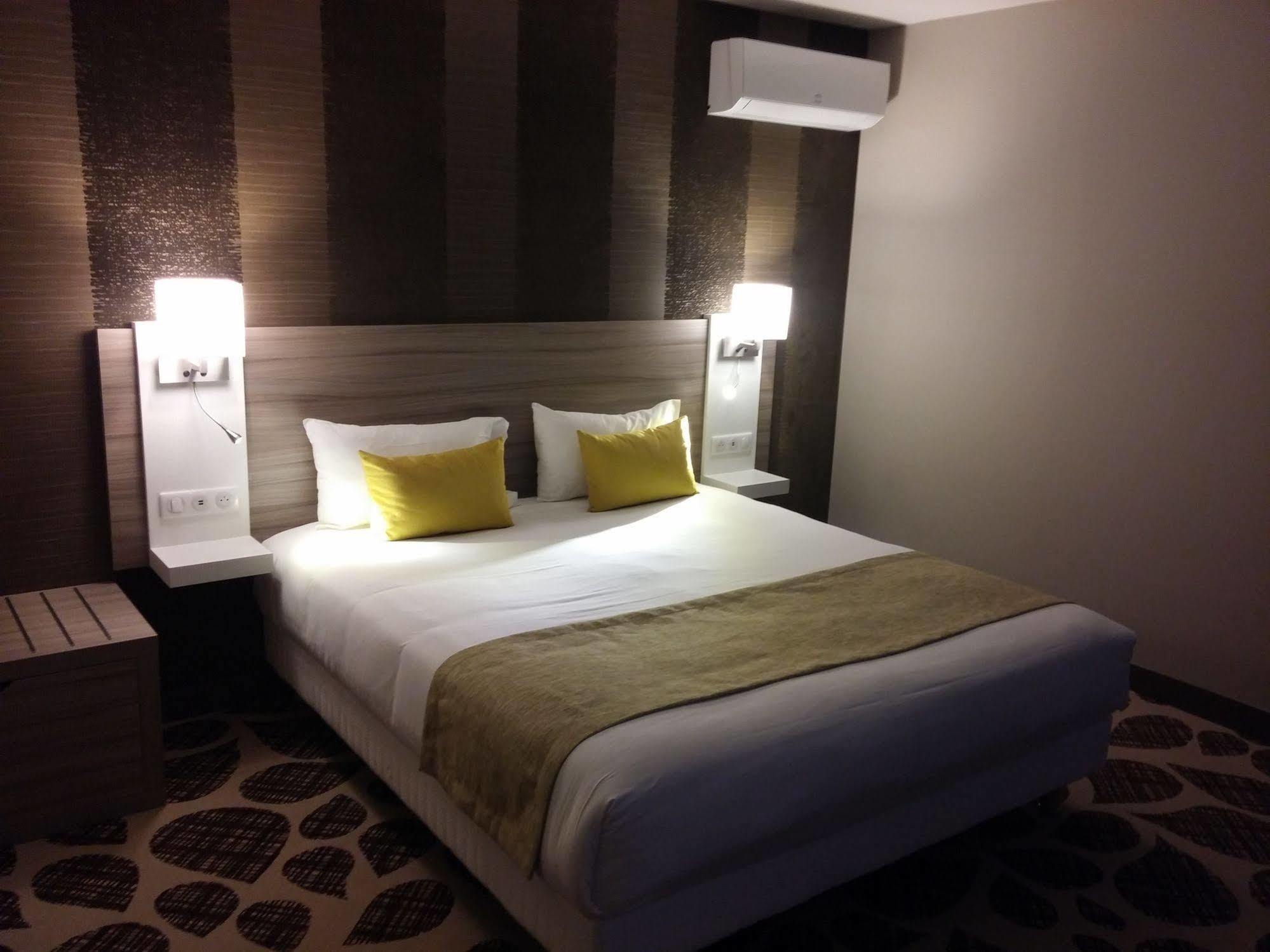 Contact Hotel Le Provencal Bordeaux Lac Екстер'єр фото
